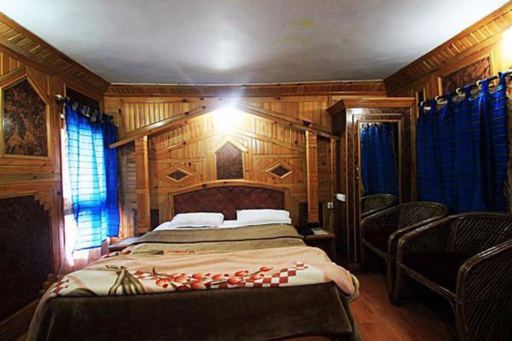 Hotel New Bharat Bhimtal Exterior photo