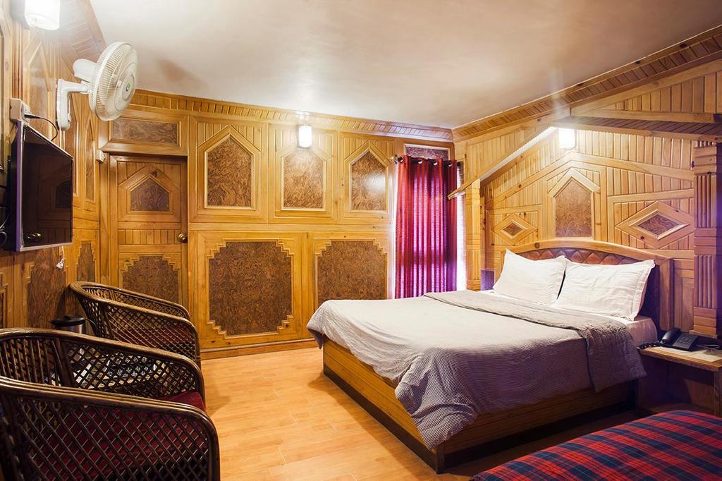 Hotel New Bharat Bhimtal Exterior photo